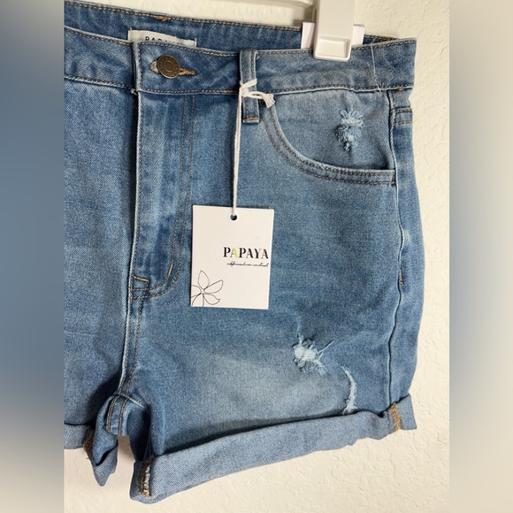 Papaya 3” Medium Wash Ultra Stretch High Rise Cuffed Shorts - Picture 5 of 5